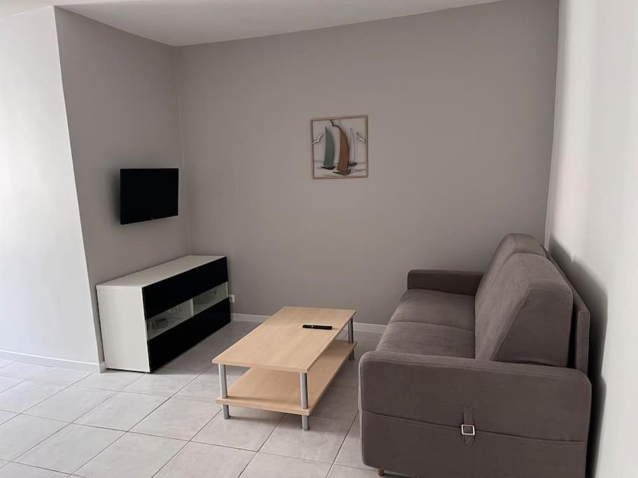 Grand 29 M2 Refait A Neuf En Centre-ville * Sète